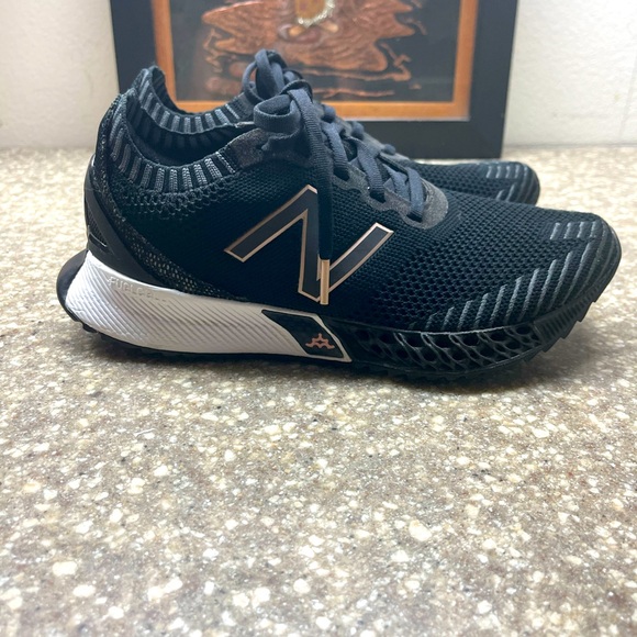 New Balance FuelCell Echo Black 7.5 running shoe. - Picture 5 of 6